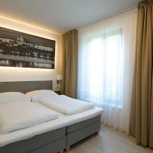 Otel Adeba, Prag