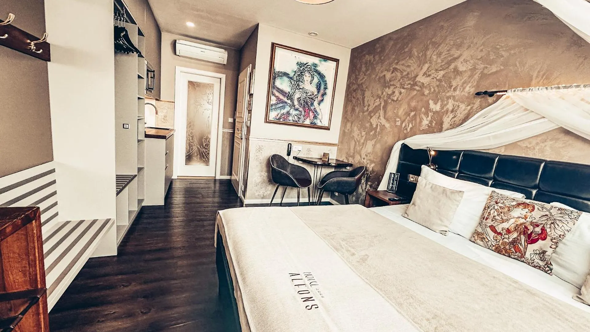 Alfons Boutique Hotel Prague 4*,